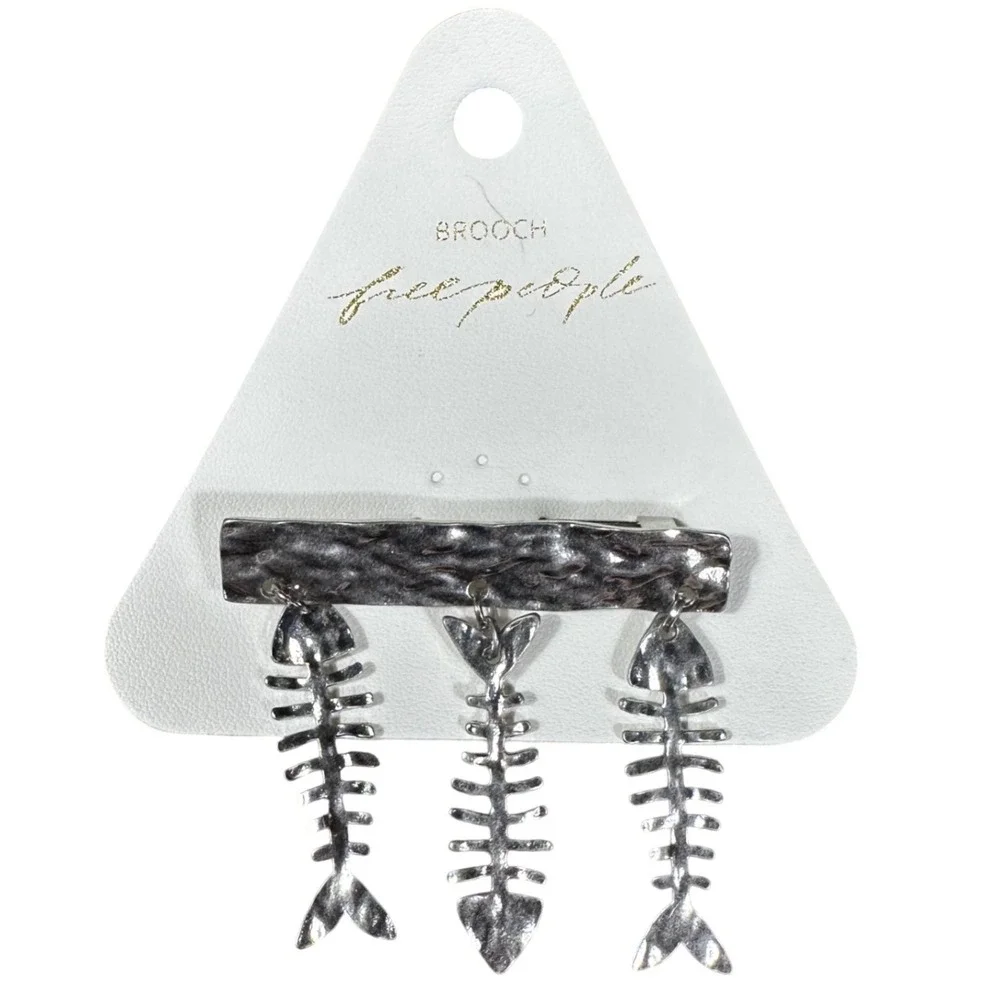 Free People Brooch NWT Womens OS Silver Fish Outta Water Fish Bones‎  Charms Pin